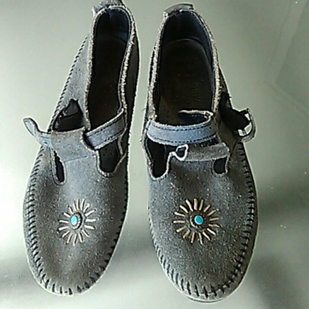 Minnetonka shoes 7
